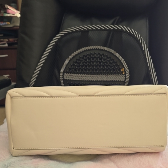 Michael Kors Cream Quilted Women's Bag - Picture 8 of 8